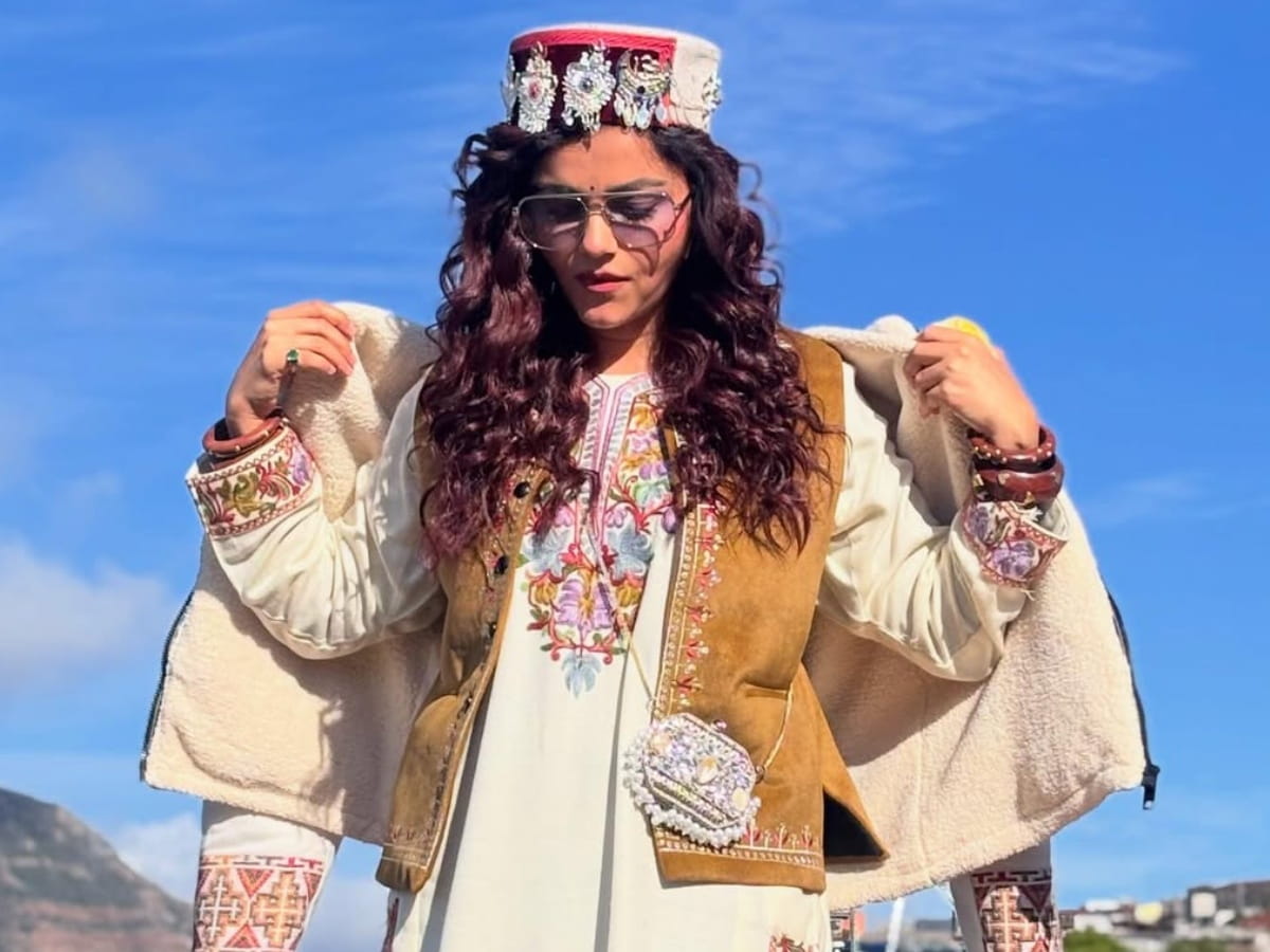 rubina dilaik pahari outfit