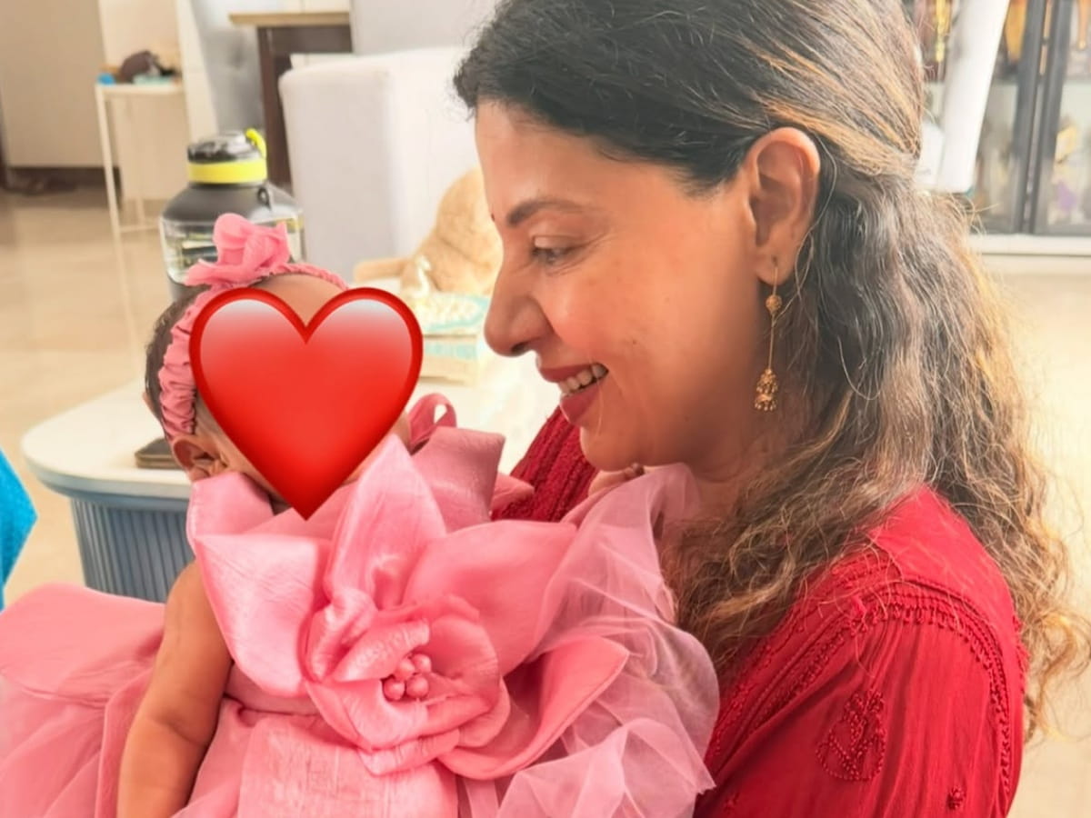 Sambhavna Seth daughter pic
