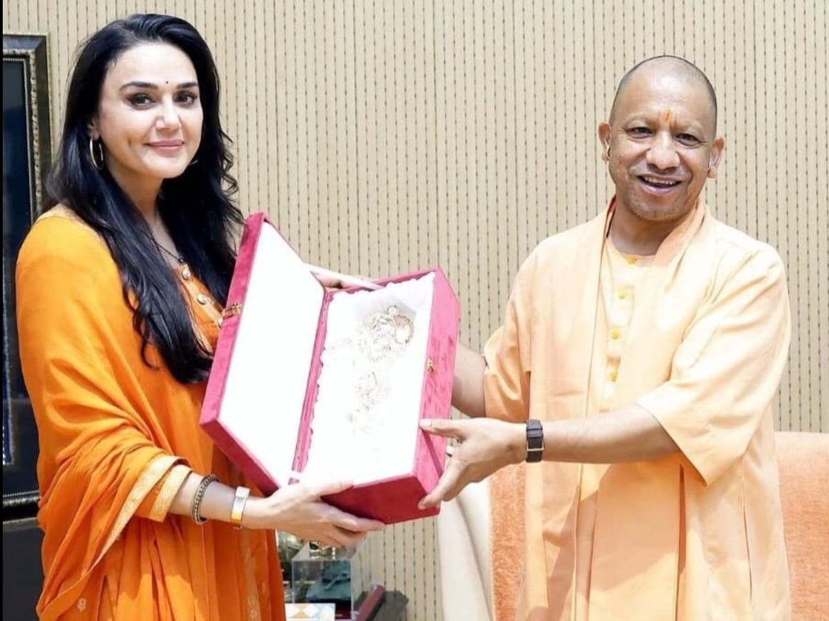 preity-zinta with cm yogi