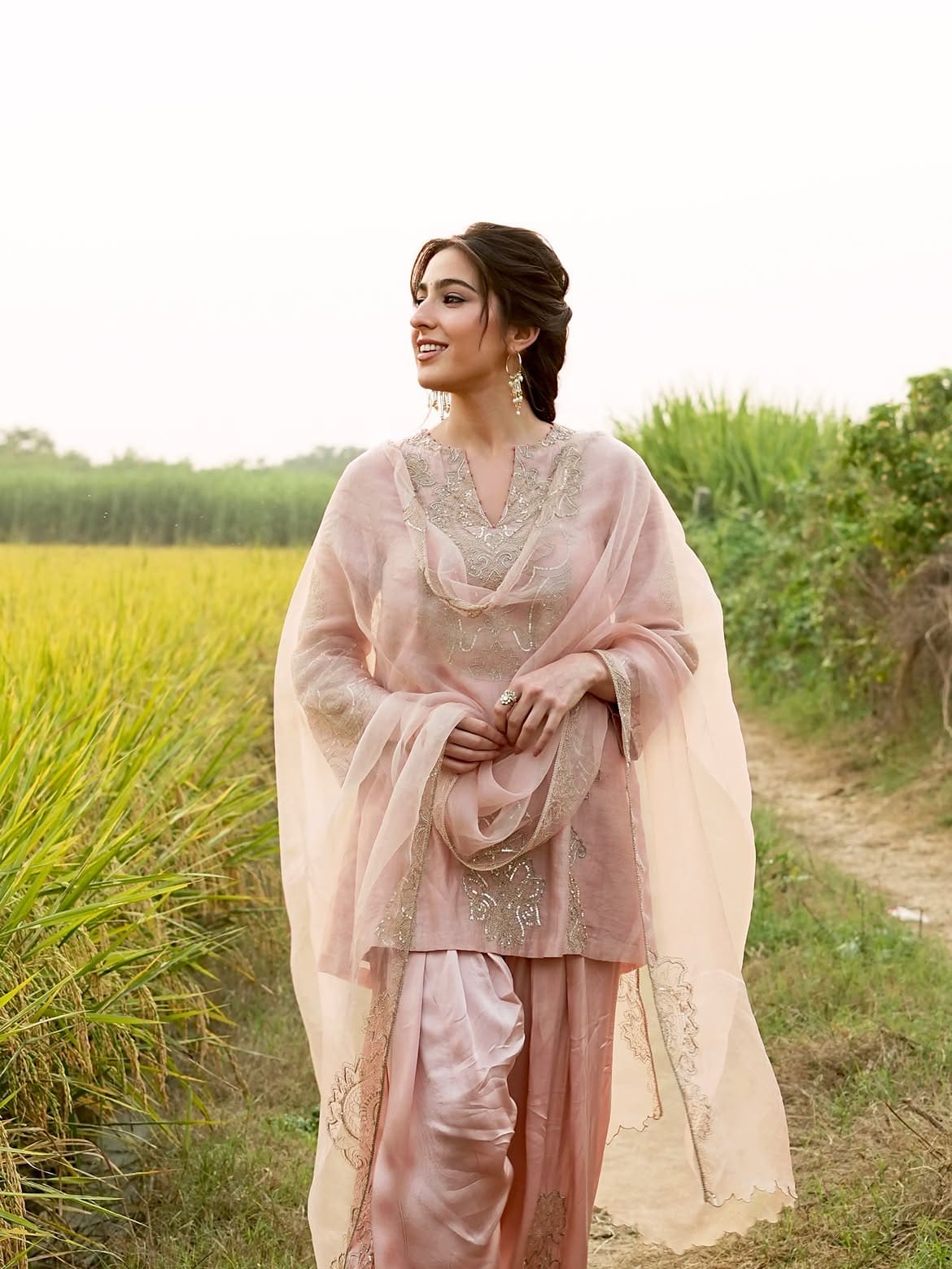 sara ali khan desi look